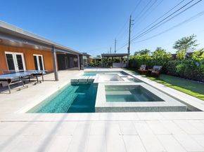 18250 NW 86th Ave, Hialeah FL 33015