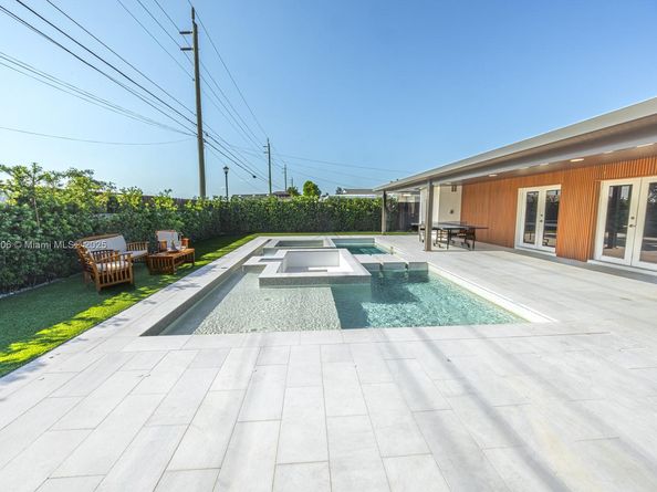 18250 NW 86th Ave, Hialeah FL 33015