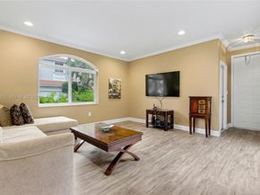 1140 Canella Ln, Hollywood FL 33019