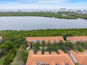 1140 Canella Ln, Hollywood FL 33019