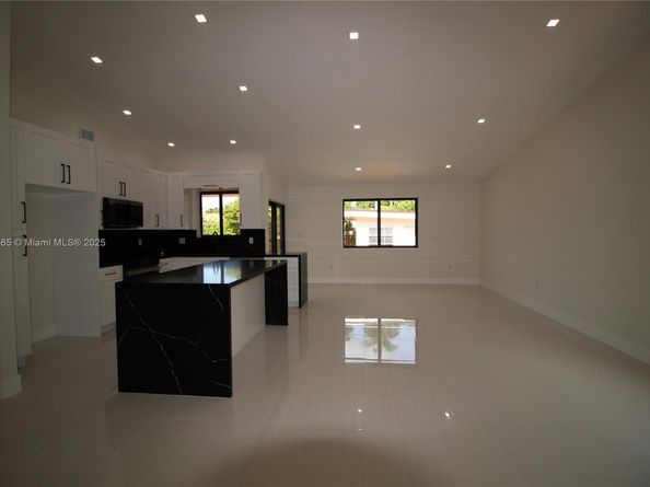 7045 SW 83rd Pl, Miami FL 33143