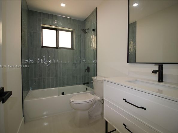 7045 SW 83rd Pl, Miami FL 33143
