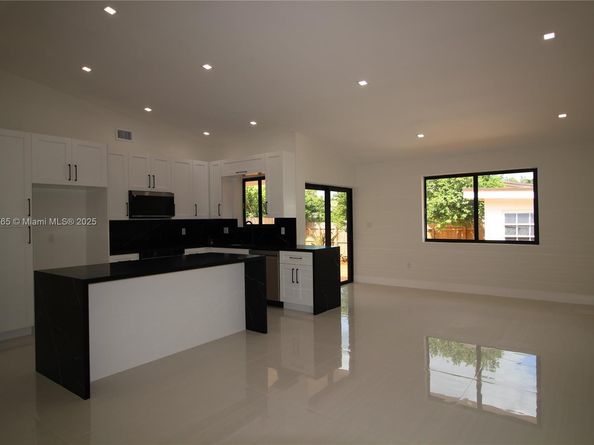 7045 SW 83rd Pl, Miami FL 33143