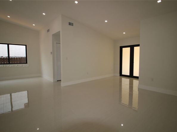 7045 SW 83rd Pl, Miami FL 33143