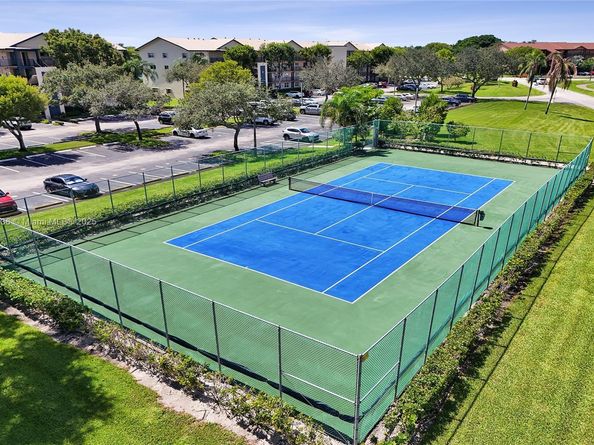 12500 SW 6th St 203N, Pembroke Pines FL 33027