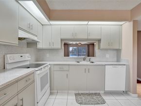 12500 SW 6th St 203N, Pembroke Pines FL 33027