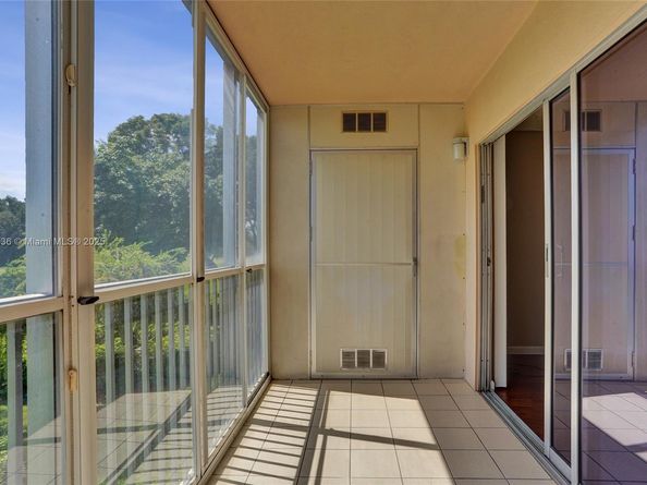 12500 SW 6th St 203N, Pembroke Pines FL 33027