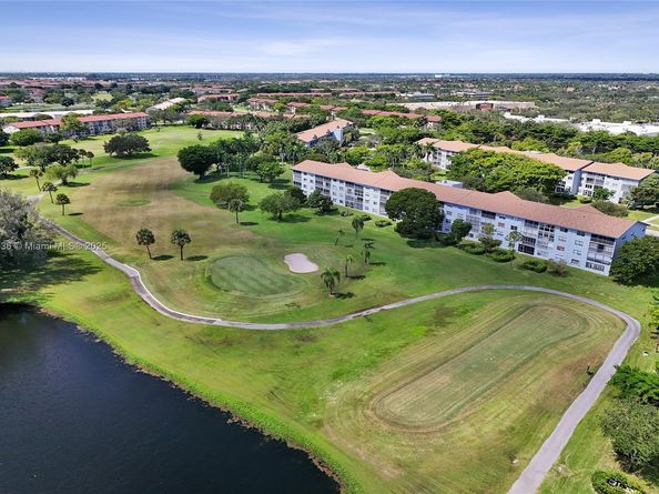 12500 SW 6th St 203N, Pembroke Pines FL 33027