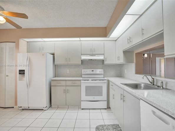 12500 SW 6th St 203N, Pembroke Pines FL 33027