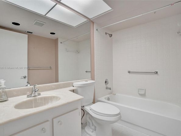 12500 SW 6th St 203N, Pembroke Pines FL 33027