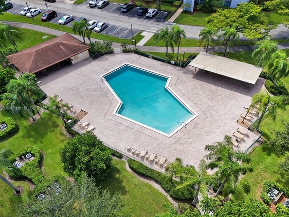 12500 SW 6th St 203N, Pembroke Pines FL 33027