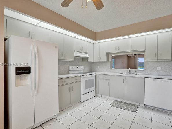 12500 SW 6th St 203N, Pembroke Pines FL 33027