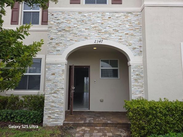 2347 NW 122 terr, Miami FL 33167