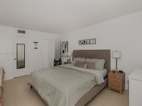 159 Lakeview Dr 102, Weston FL 33326