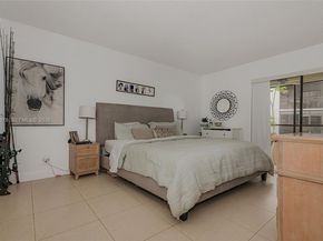 159 Lakeview Dr 102, Weston FL 33326