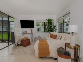 159 Lakeview Dr 102, Weston FL 33326