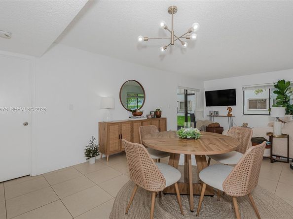 159 Lakeview Dr 102, Weston FL 33326