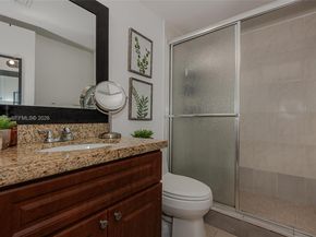 159 Lakeview Dr 102, Weston FL 33326