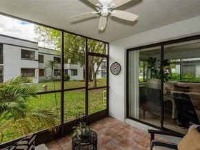 159 Lakeview Dr 102, Weston FL 33326