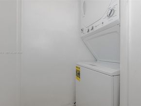 159 Lakeview Dr 102, Weston FL 33326
