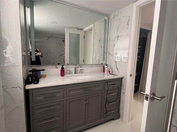 1865 S Ocean Dr 4F, Hallandale Beach FL 33009