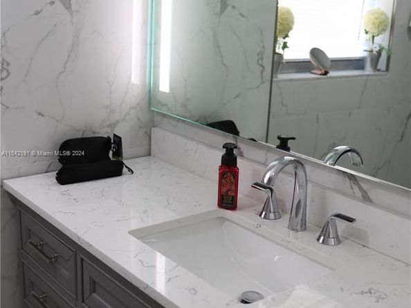 1865 S Ocean Dr 4F, Hallandale Beach FL 33009