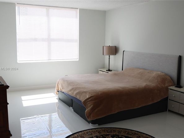 1865 S Ocean Dr 4F, Hallandale Beach FL 33009