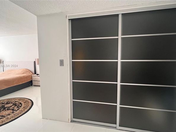 1865 S Ocean Dr 4F, Hallandale Beach FL 33009