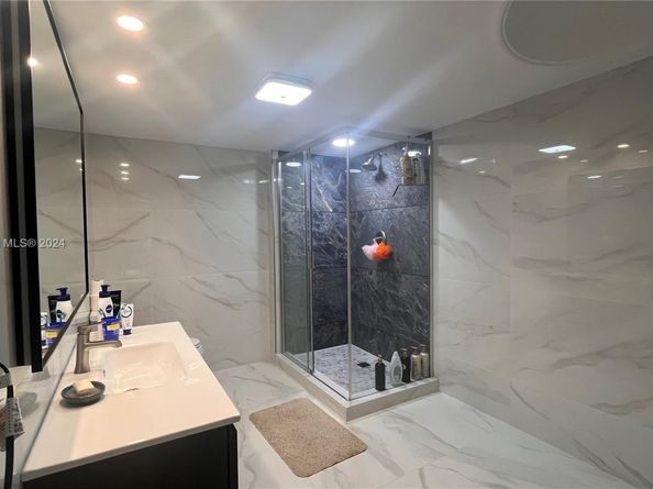 1865 S Ocean Dr 4F, Hallandale Beach FL 33009