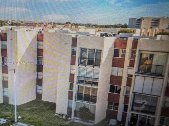 9441 SW 4th St 111, Miami FL 33174