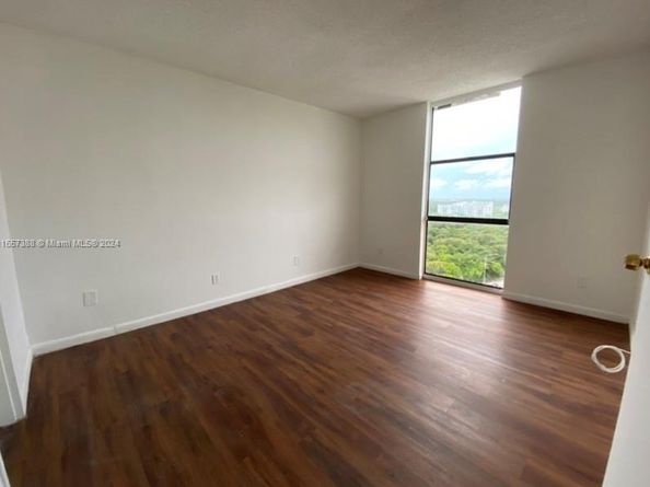 13499 Biscayne Blvd 1507, North Miami FL 33181