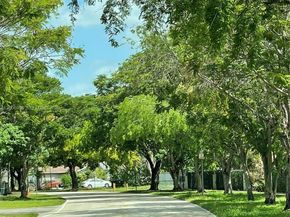 19055 NW 62nd Ave 205, Hialeah FL 33015