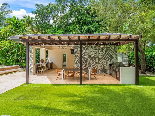 6831 SW 106th St, Pinecrest FL 33156