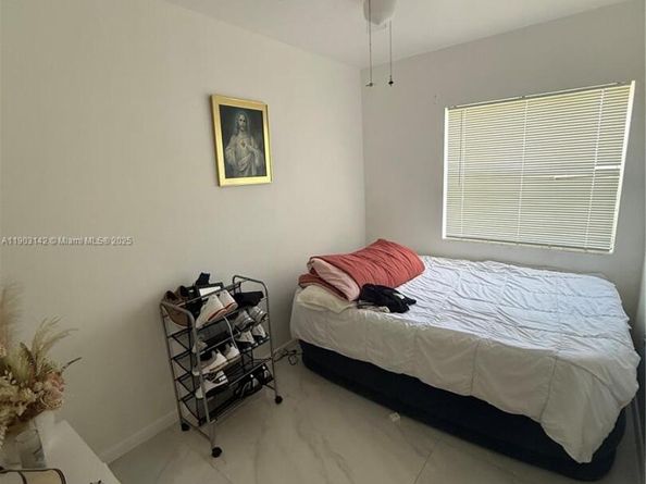 580 NW 185th St, Miami Gardens FL 33169