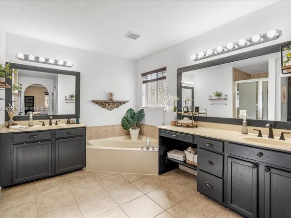 14027 SW 274th Ter, Homestead FL 33032