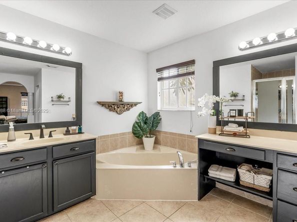 14027 SW 274th Ter, Homestead FL 33032