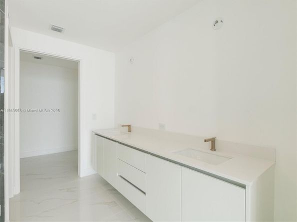 700 NE 24th St 3606, Miami FL 33137
