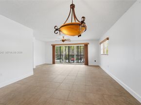 700 SW 137th Ave 215H, Pembroke Pines FL 33027