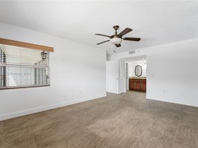 700 SW 137th Ave 215H, Pembroke Pines FL 33027