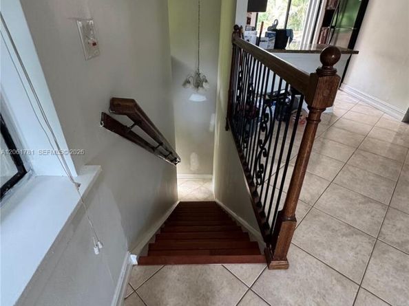 175 Wimbledon Lake Dr, Plantation FL 33324