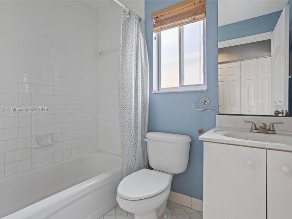 4052 Pine Ridge Ln, Weston FL 33331