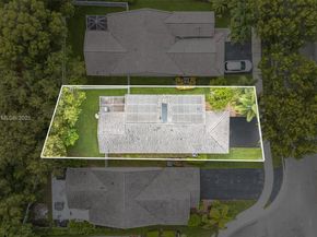 4052 Pine Ridge Ln, Weston FL 33331