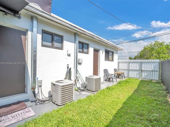 1910 NW 31st St, Miami FL 33142