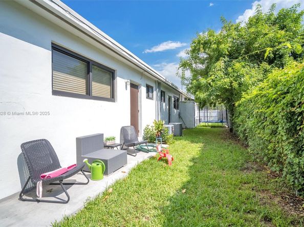 1910 NW 31st St, Miami FL 33142