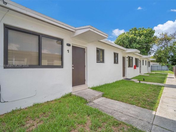 1910 NW 31st St, Miami FL 33142