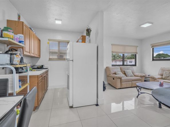 1910 NW 31st St, Miami FL 33142