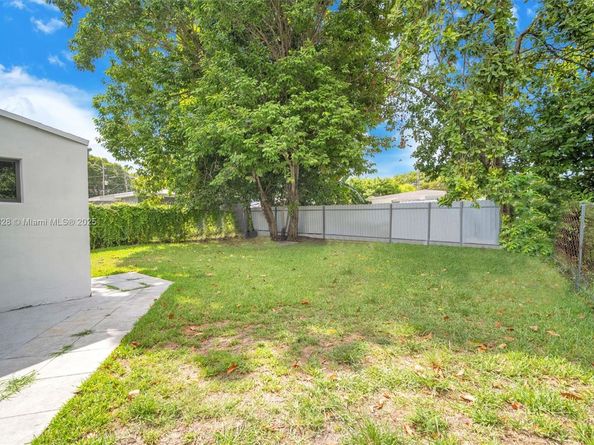 1910 NW 31st St, Miami FL 33142