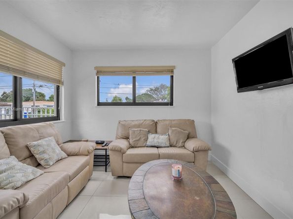 1910 NW 31st St, Miami FL 33142