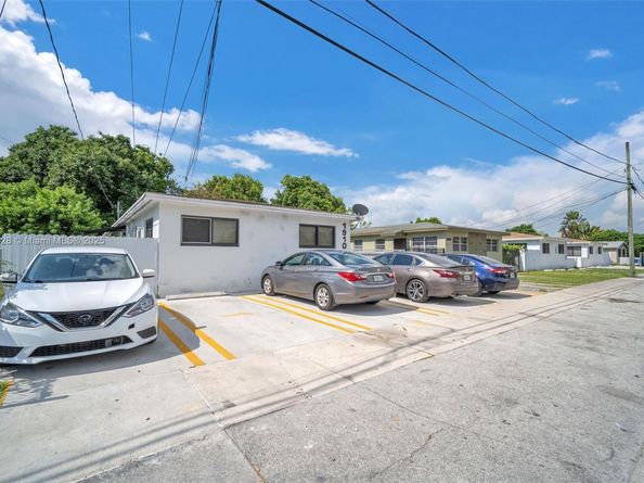 1910 NW 31st St, Miami FL 33142