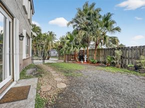 10614 SW 17th Pl, Davie FL 33324